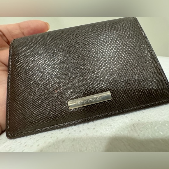 BURBERRY Grayish Brown Leather Folding Card Case (Barely Used) - Picture 3 of 17